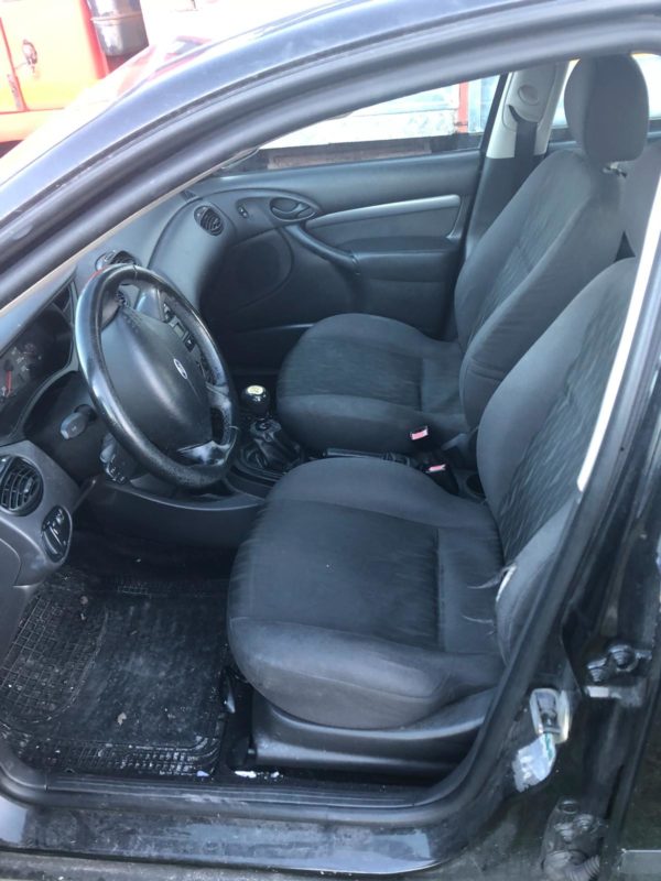 Ford Focus 1 Serie - berlina 5 Porte - immagine 2