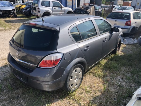 Opel Astra berlina 3 serie - immagine 2